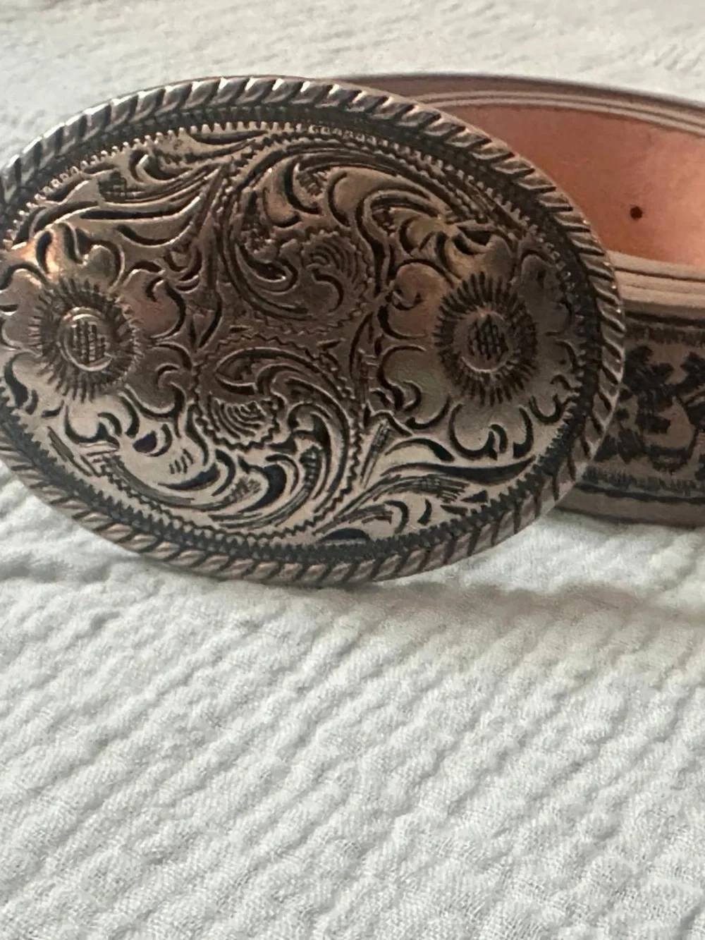 BKE Floral Engraved Oval Belt Buckle in Silver with Tan Strap